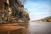 Karstlandschaft am Fluss Manambolo, Nationalpark Tsingy de Bemaraha, Bekopaka, Madagaskar, Provinz Mahajanga, Afrika, UNESCO Weltnaturerbe