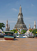 Wat Arun Tempel am Ufer des Flusses Chao Phraya in Bangkok Thailand