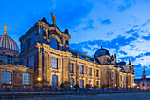 Dresden, Brühlsche Terrasse mit Kunstakademie, Sachsen, Deutschland