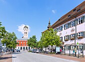 Erding, Landshuter Straße mit Rathaus und Stadtturm, Bayern, Deutschland