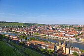Würzburg; Festung Marienberg; Aussicht auf Stadt und Main, Bayern, Deutschland