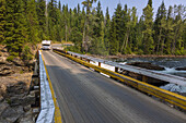 Well Gray Provincial Park; Dawson Falls; Dawson Falls Bridge, Wohnmobil, British Columbia, Kanada