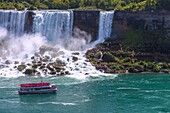 Niagara Falls; American Falls; Bridal Veil Falls; Terrapin Point, Horneblower Niagara Cruises, Ontario, Kanada