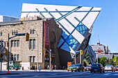 Toronto, Royal Ontario Museum, Michael Lee-Chin Crystal, Straßenszene, Ontario, Kanada