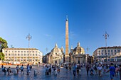 Rom, Piazza del Popolo, Santa Maria in Montesanto und Santa Maria dei Miracoli, Via del Corso, Latium, Italien
