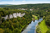 idyllischer Fluss und Schlucht, Loue, bei Cléron, Département Doubs, Bourgogne-Franche-Comté, Jura, Frankreich