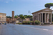 Rom, Santa Maria in Cosmedin mit Campanile, Tempel des Portunus im Forum Boarium, Latium, Italien