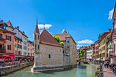 Palais de l'Isle und Thiou Canal Annecy, Département Haute-Savoie, Auvergne-Rhône-Alpes, Frankreich