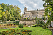 Nordseite und Garten des Schloss Albrechtsberg Dresden, eines der drei Elbschlösser am rechten Elbufer von Loschwitz, Sachsen, Deutschland
