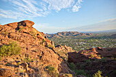 Blick auf Phoenix Arizona vom Camel Back Mountain Trail