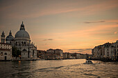 Canale Grande am Abend in Venedig, Italien