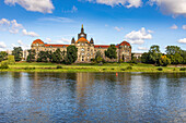 Sächsiche Staatskanzlei mit der Elbe im Vordergrund, Dresden, Sachsen, Deutschland