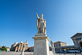 Statue von Papst Clemente am Prato della Valle in Padua, Italien