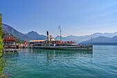 Dampfschiff auf dem Vierwaldstättersee bei Wiggis, Kanton Luzern, Schweiz