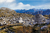Berglandschaft in den Dolomiten von der Südseite der Drei Zinnen aus betrachtet, Südtirol, Italien, Europa
