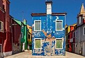 Farbefrohe Fassaden in Burano, Venedig, Venetien, Italien, Europa