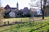 Forchheim, Altstadt mit Salzmagazin, Fachwerkhäusern und Stadtpfarrkirche St. Martin in Oberfranken, Bayern, Deutschland