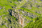 Seewände mit Wasserfall im Oytal, bei Oberstdorf, Oberallgäu, Bayern, Deutschland, Europa