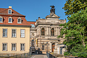 Albertinum Kunstmuseum auf der Brühlschen Terrasse in Dresden, Sachsen, Deutschland, vom ehemaligen Bärenzwinger gesehen.