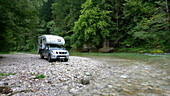 Wohnmobil am Fluss, Einsames Camping. Slowenien.