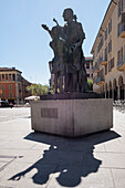 Statue Antonio Stradivari, Piazza Antonio Stradivari ,Cremona, Lombardy, Italy, Europe
