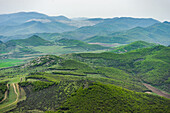Berühmte Berglandschaft von Shida Kartli, Innerkartelien, in der Umgebung der Stadt Bolnissi, Georgien, Europa