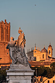 Statue vor dem  Viktor Emanuel II, Nationaldenkmal für Viktor Emanuel II, Monumento a Vittorio Emanuele II, Rom, Latium, Italien, Europa