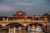 Brücke Ponte Vittorio Emanuele II Castel und Sant'Angelo, Engelsburg im Hintergrund, UNESCO-Weltkulturerbe, Rom, Latium, Italien, Europa