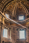 Petersdom von innen, Rom, Latium, Italien, Europa
