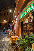 Cafe Restaurant in kleiner Gasse, Rom, Latium, Italien, Europa