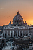 Blick von der Engelsburg auf Petersdom, UNESCO-Weltkulturerbe, Rom, Latium, Italien, Europa