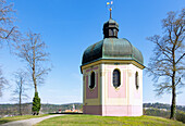 Sigmaringen, Aussichtspunkt Kapelle St. Josef mit Blick auf Hohenzollernschloss Sigmaringen, Schwäbische Alb in Baden-Württemberg, Deutschland