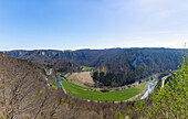 Donauschleife, Ausblick vom Käpfle auf das Donautal und Burg Wildenstein, Naturpark Obere Donau in der Schwäbischen Alb, Baden-Württemberg, Deutschland