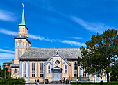 Protestantische Kirche Tromsø, hauptsächlich aus Holz errichtet, Tromsø, Norwegen