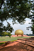 Matrimandir Meditationskuppel, Auroville, Südindien