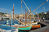 Fischerboote im Hafen von Sanary, Sanary Sur Mer, Var, Südfrankreich