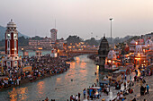 Ganges nächtliche Arati, Haridwar, Indien