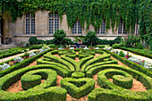 Gardens at the Musee Carnavalet ,Marais, Paris, France