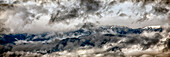 Olympische Berge durch schwere Wolkenschicht gesehen, USA