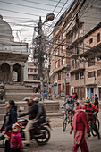 chaotische Verkabelung am Swotha Krishna Mandir, Patan, Nepal, Himalaya, Asien