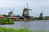 Historische Windmühlen, Zaanse Schans, Zaandam, Noord-Holland, Niederlande