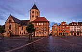 Gaukirche and town houses on the market square in Paderborn in the evening light, North Rhine-Westphalia, Germany