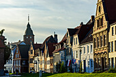 Häuserzeile am Binnenhafen, Glückstadt, Nordseeküste, Schleswig Holstein, Deutschland, Europa