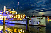 Ausflugsdampfer Freya auf dem Nordostseekanal im Hafen von Brunsbüttel, Nordseeküste, Schleswig Holstein, Deutschland, Europa