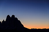 Drei Zinnen in der Morgendämmerung, vom Strudelkopf, Dolomiten, UNESCO Weltnaturerbe Dolomiten, Südtirol, Italien