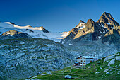 Hütte Rifugio Deffeyes mit Grand Assaly, Rutorgruppe, Grajische Alpen, Aosta, Italien