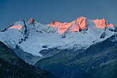 Alpenglühen an der Reichenspitzgruppe, Zillertaler Alpen, Salzburg, Österreich