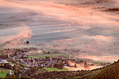 Nebelstimmung über Rottau und Kendlmühlfilz, von der Gederer Wand, Kampenwand, Chiemgauer Alpen, Chiemgau, Oberbayern, Bayern, Deutschland