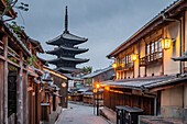Abendstimmung an der Yasaka-Pagode, Kyoto, Japan, Asien