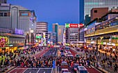 Japan, Tokyo City, Bezirk Shinjuku, Bahnhof Shinjuku Südseite.